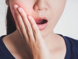 Cara Mengobati Gusi Bengkak Secara Alami Dan Obat Apotik