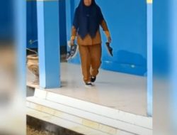 [Viral] Guru Bakar Sepatu Murid Yang Langgar Aturan